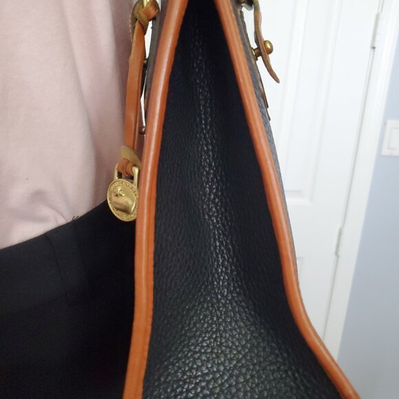 Vintage Dooney and Bourke Turn Lock Shoulder Bucket Bag - Picture 6 of 13